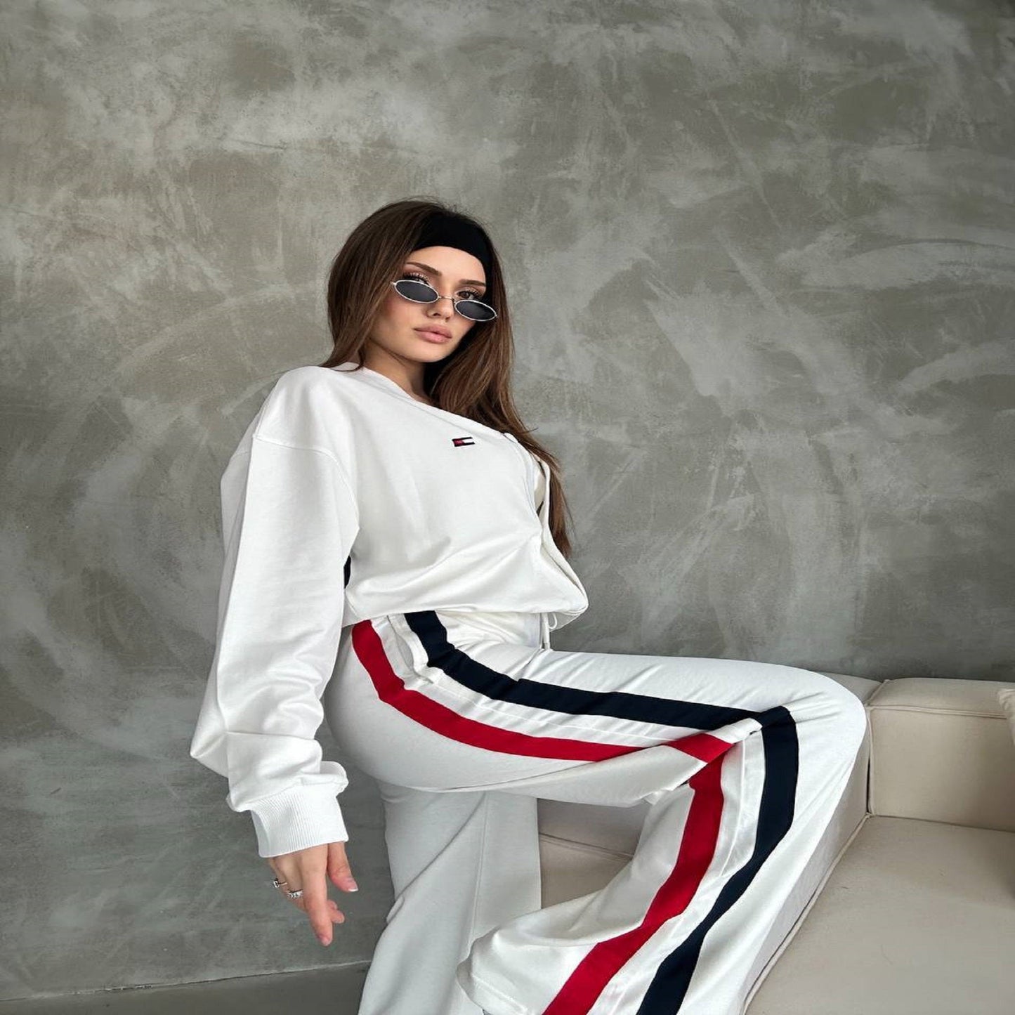 Découvrez l'ensemble tommy hilfiger alliant confort, élégance et style chic.