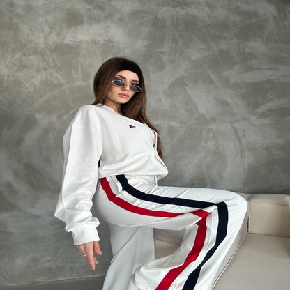 Découvrez l'ensemble tommy hilfiger alliant confort, élégance et style chic.