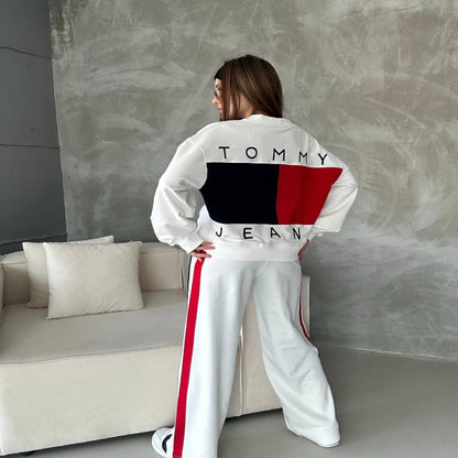 Découvrez l'ensemble tommy hilfiger alliant confort, élégance et style chic.